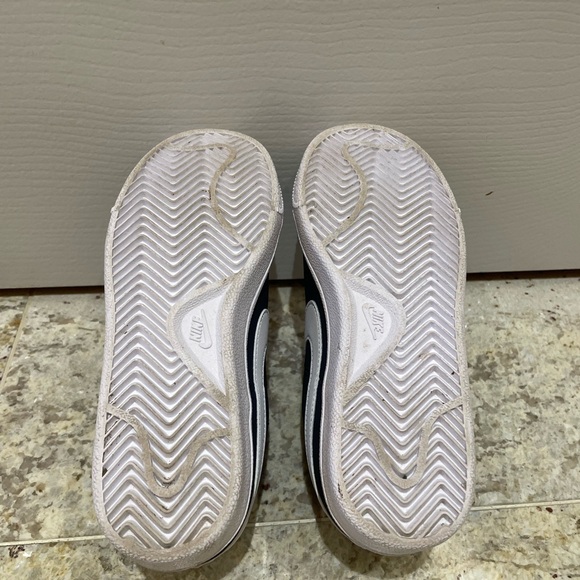 Nike boys running shoes - court royale navy blue sneakers - size 2Y - Picture 7 of 8